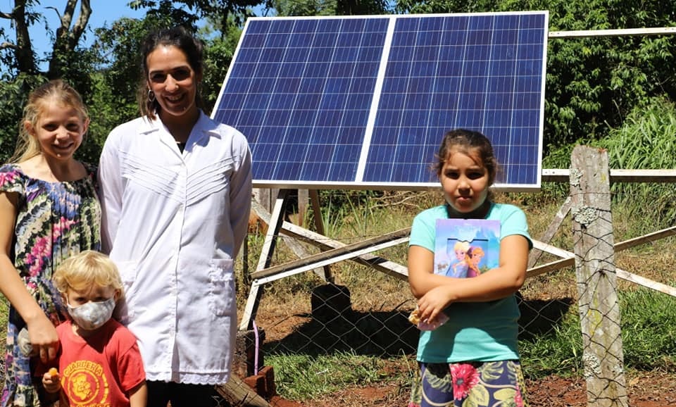 entregan-kits-solares-a-familias-misioneras:-“la-intencion-es-mejorar-la-calidad-de-vida”,-anadio-paolo-quintana,-ministro-de-energia-provincial