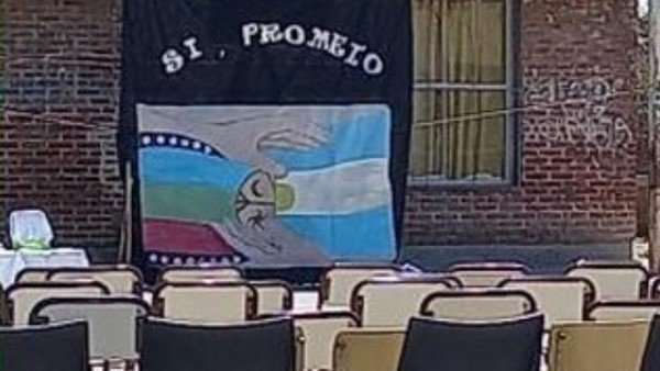 denuncian-que-los-alumnos-de-una-escuela-de-neuquen-juraron-por-la-bandera-mapuche