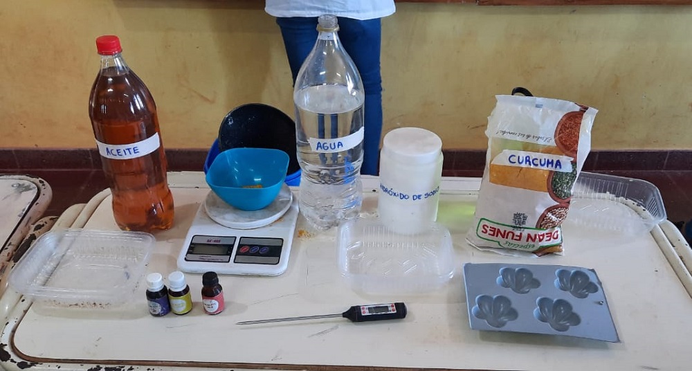 alumnos-de-itacaruare-elaboran-jabones-con-materiales-reciclados-y-medicinales