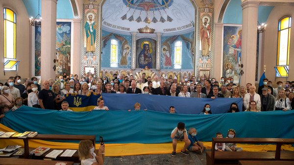 descendientes-de-ucranianos-en-argentina-hicieron-una-misa-por-la-paz