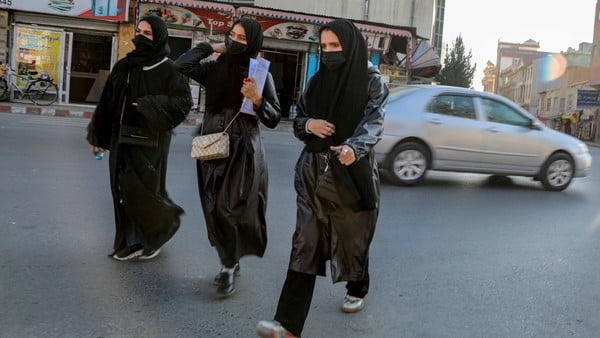 mujeres-en-afganistan:-cada-dia-mas-excluidas-del-espacio-publico